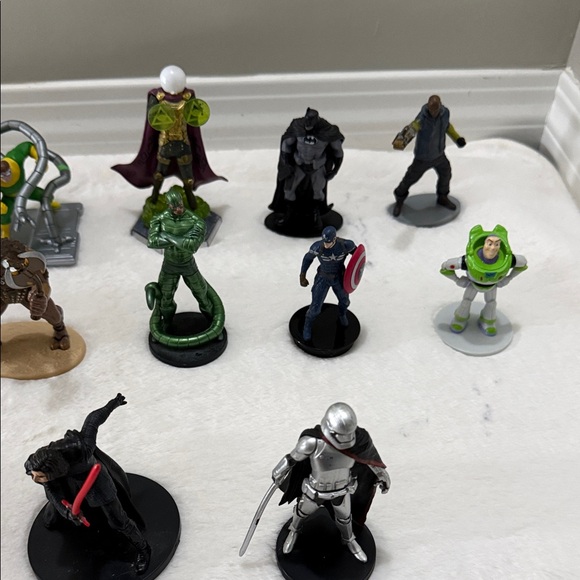 Assorted Action Figures Collection - Picture 4 of 11